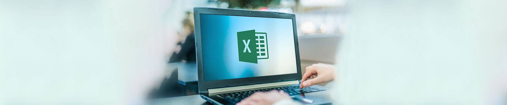 Laptop mit Excel Symbol