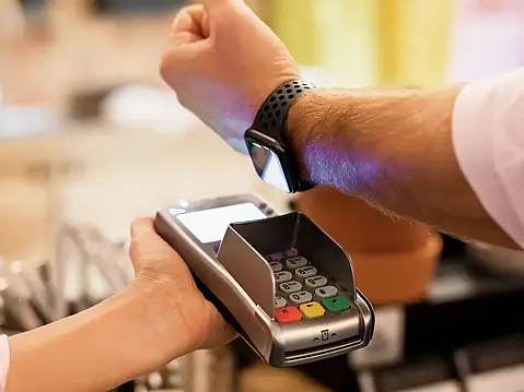 Lxo apple watch pay terminal foto 1700x1275 c center