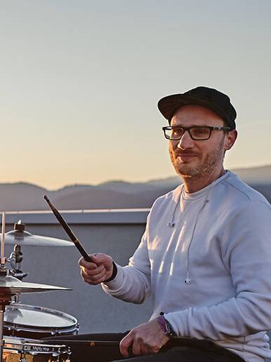Daniel Pellegrini am Schlagzeug.
