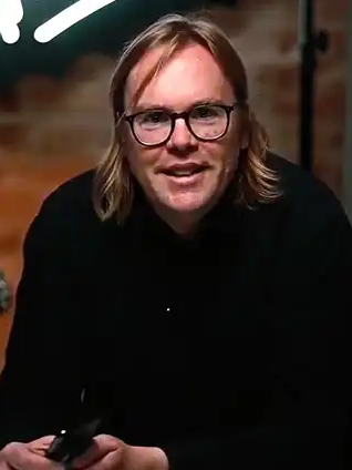 Porträt von Nils Hasenau.